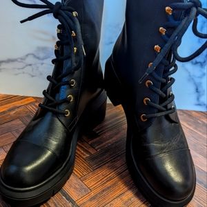 Stuart Weitzman: Nisha Boot